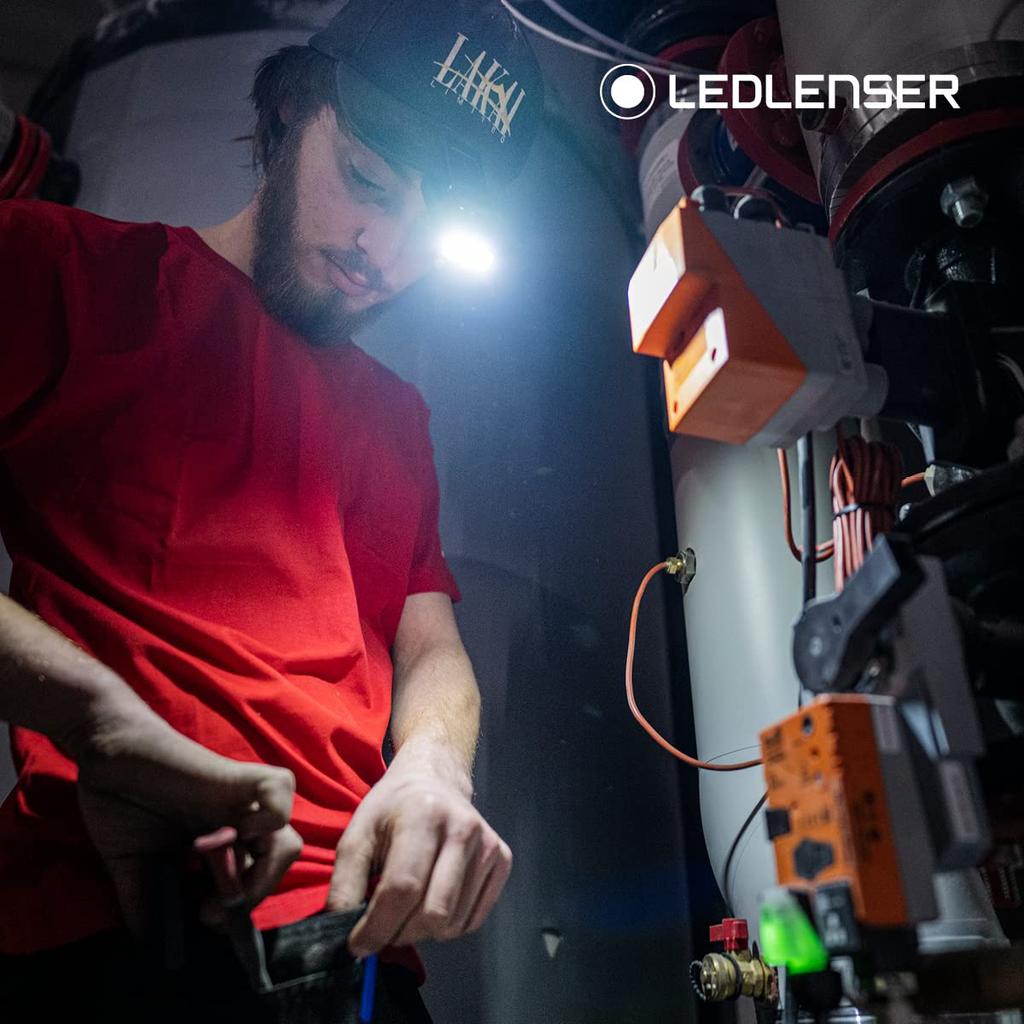 Ledlenser W1R Work Light, Clip-on Work Light with Magnet, Compact, USB Rechargeable, 502810 [Official Japanese Product]