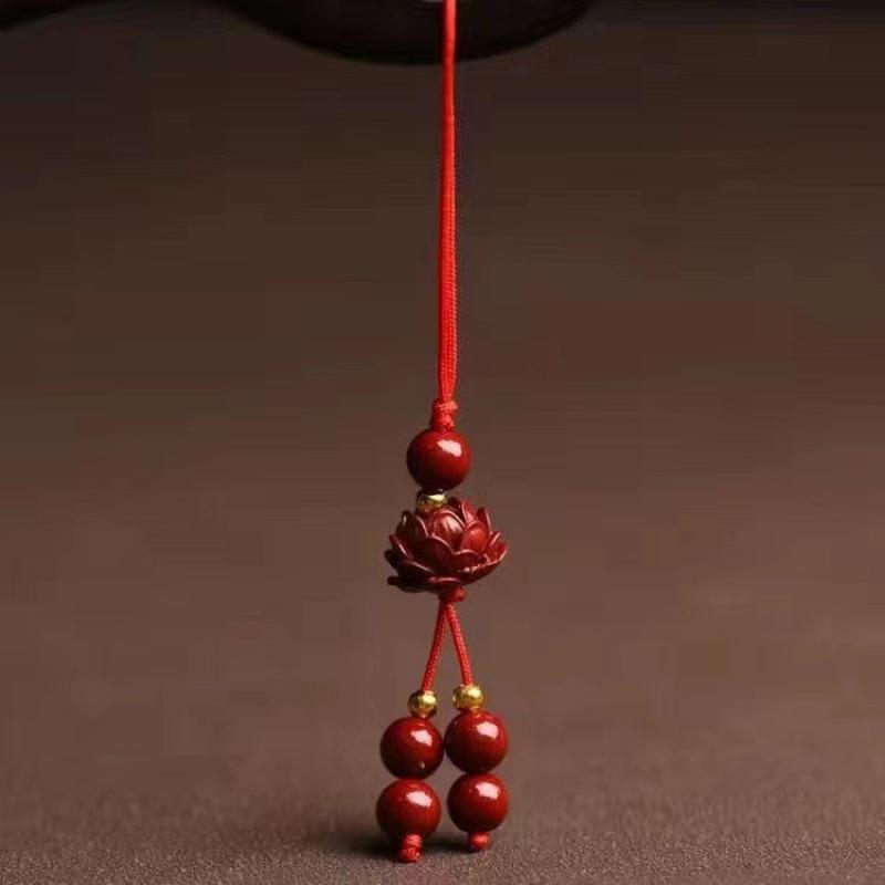 Cinnaber Lotus Hangende Bedel Handgesneden Gunstige Betekenis Perfect Voor Telefoon Tas Auto Decoratie Voor Dagelijks Gebruik