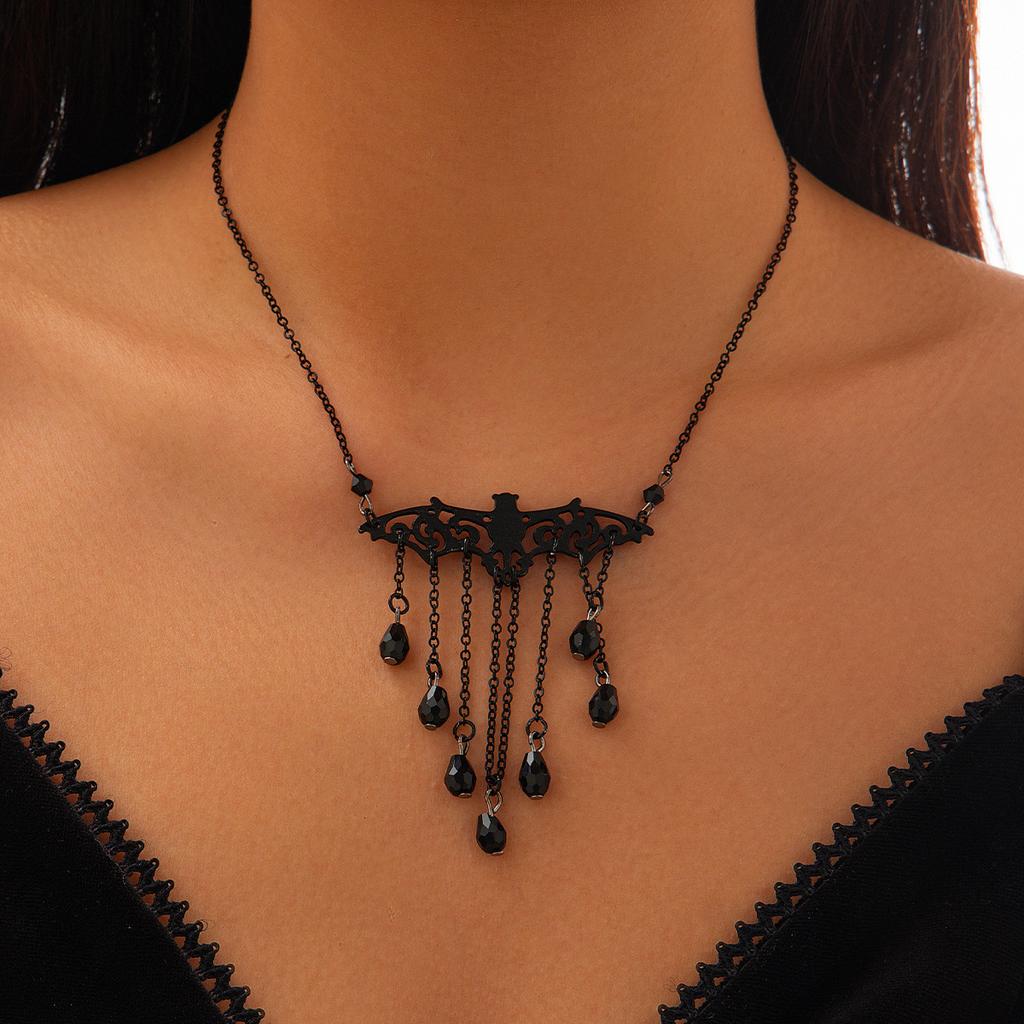 Vintage Sweet and Cool Dagger Necklace, Personalized Fringed Heart-shaped Halloween Bat Necklace