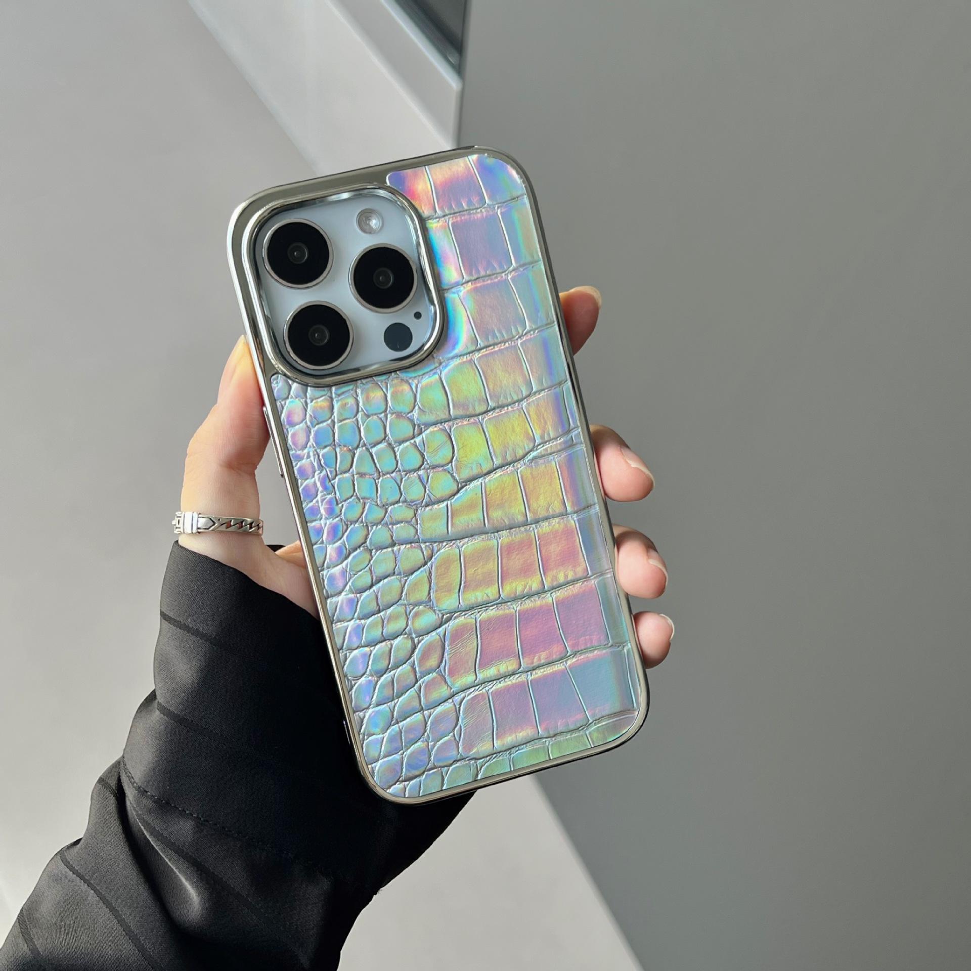 

Это ослепительный гальванизированный чехол для телефона с узором крокодиловой кожи для iPhone15Promax и противоударный защитный чехол для Apple 14 iPhone11Promax серебряный