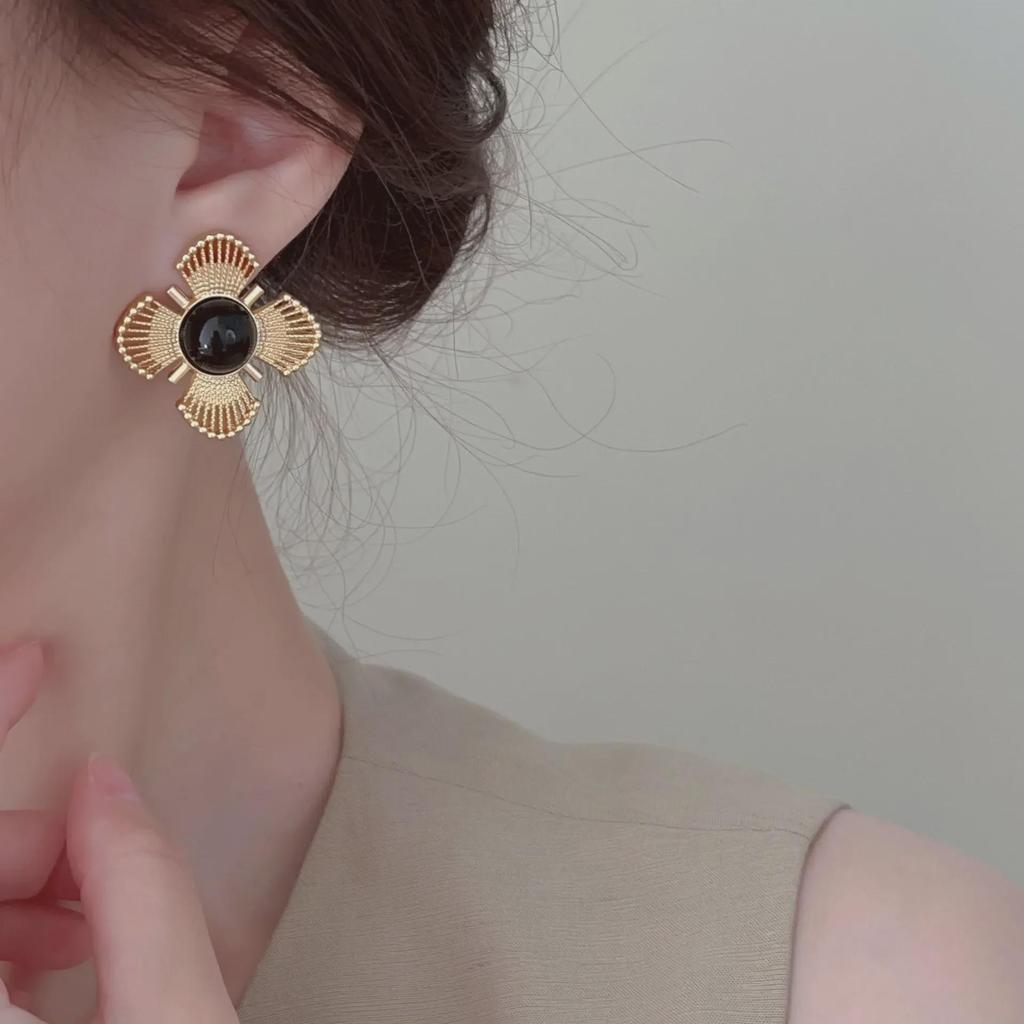 Elegant Retro French Light Luxury Hollow Four-Leaf Flower Earrings for Women