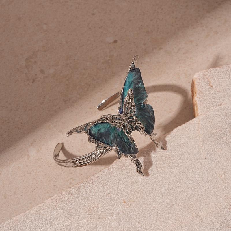 Europäischer & Amerikanischer Mehrschichtiger Schmetterling Offener Armreif: Luxuriöser, modischer und vielseitiger Damenschmuck für alltägliche Eleganz.