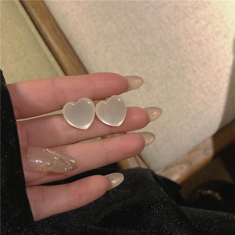 Temperament simple pearl love stud earrings women's light luxury niche design sense high sense Korean versatile earrings ear jewelry