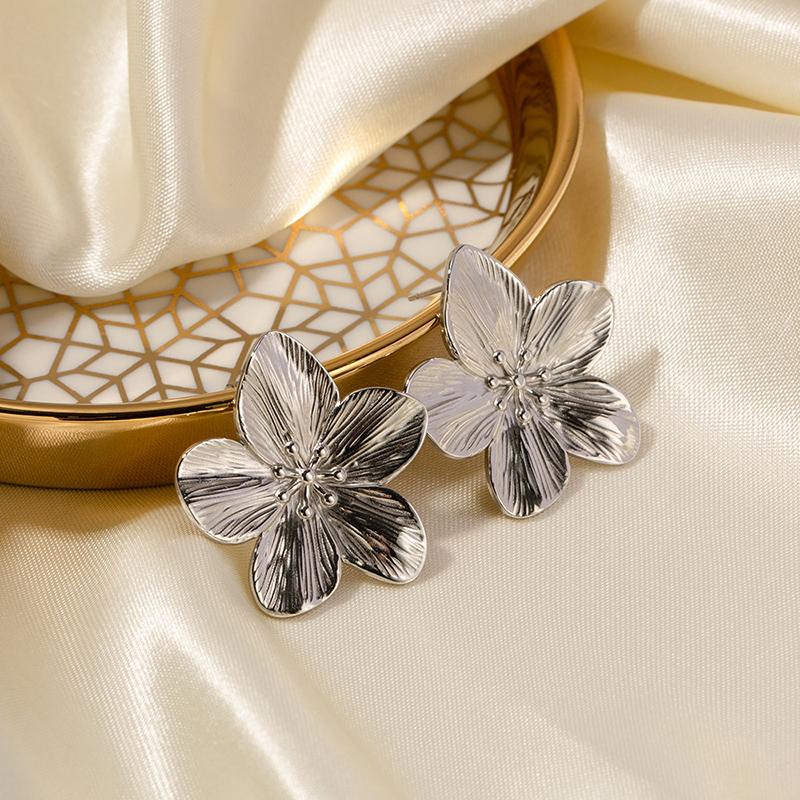 Vintage Paleis Stijl Metalen Bloem Stud Oorbellen voor Vrouwen Mode Creatief Goud Zilver Kleur Oorbel Vrouwelijke Feest Dagelijkse Sieraden