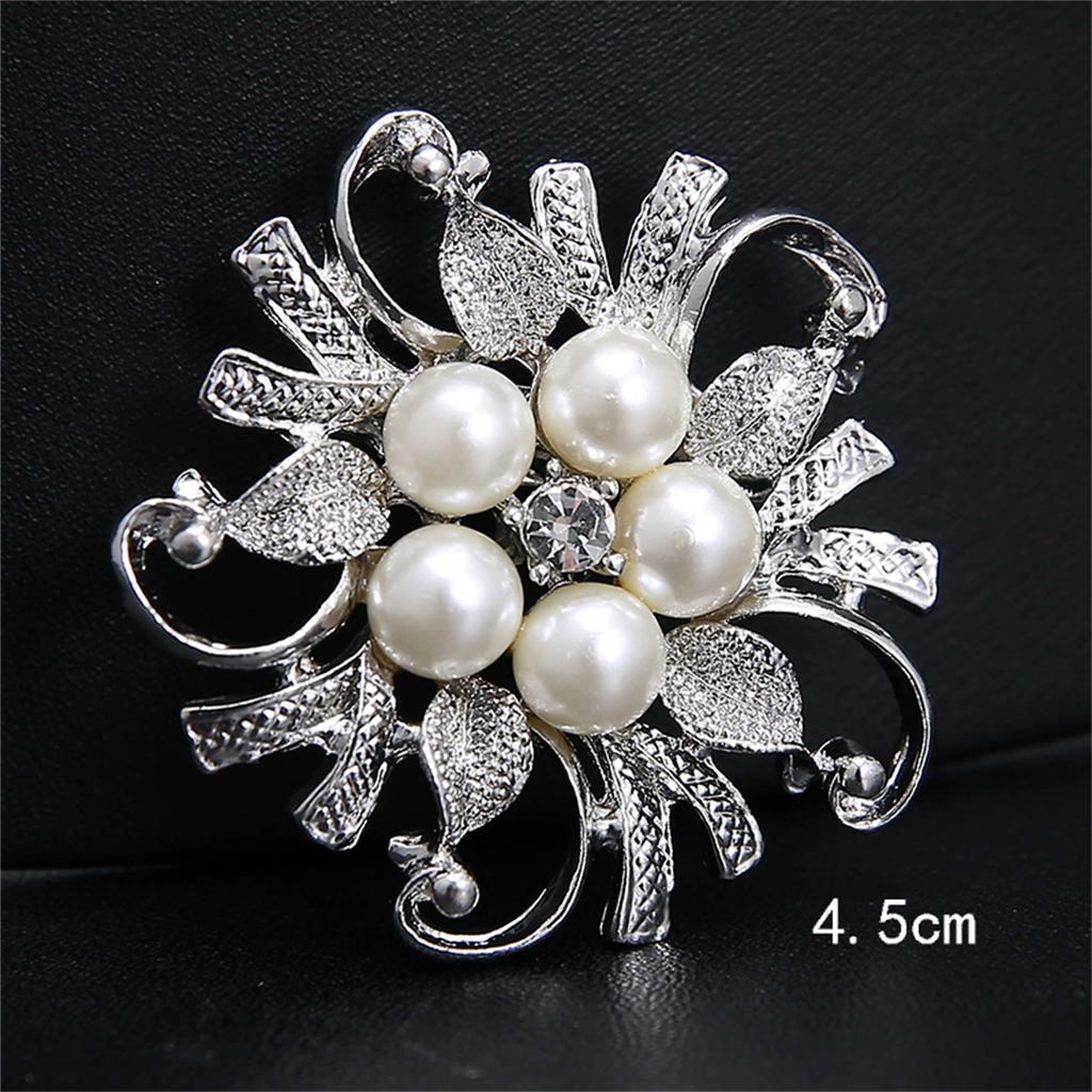 Exquisite Imitation Pearl Rhinestone Flower Brooches For Women Elegant Circle Wreath Leaf Lapel Pins Wedding Decoration Jewelry