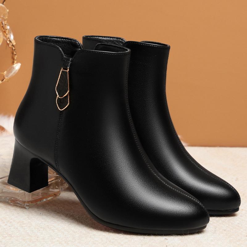 Women Warm Cotton Shoes Retro Ankle Plush Velvet Leather Boots Autumn Winter Warm Shoes Pointed Toe High Heel Boots