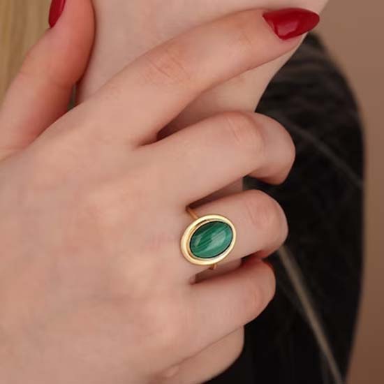 Anillo de Gema Ovalada de Malaquita, Anillo de Oro Amarillo, Anillo de Diseño Hecho a Mano, Anillo Llamativo, Regalo de Cumpleaños, Anillo Unisex, Anillo de Plata 925