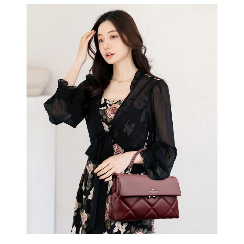 A Classic Women's Handbag—the Perfect Choice for Everyday Use