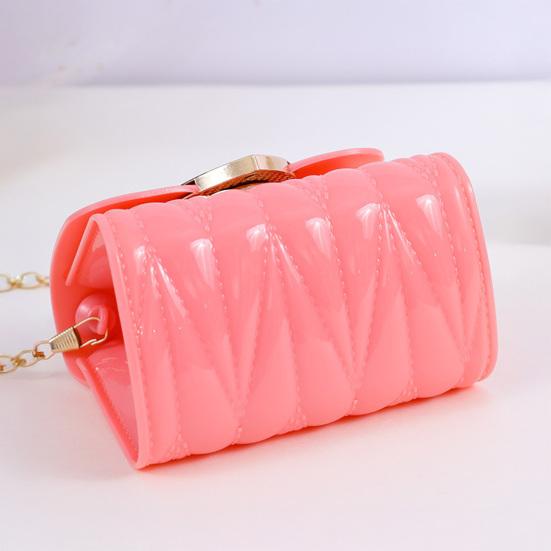 Women Handbag with Chain Strap Heart Clasp Mini Crossbody Bag Girls Cute Crossbody Purse for Street Dating Shopping