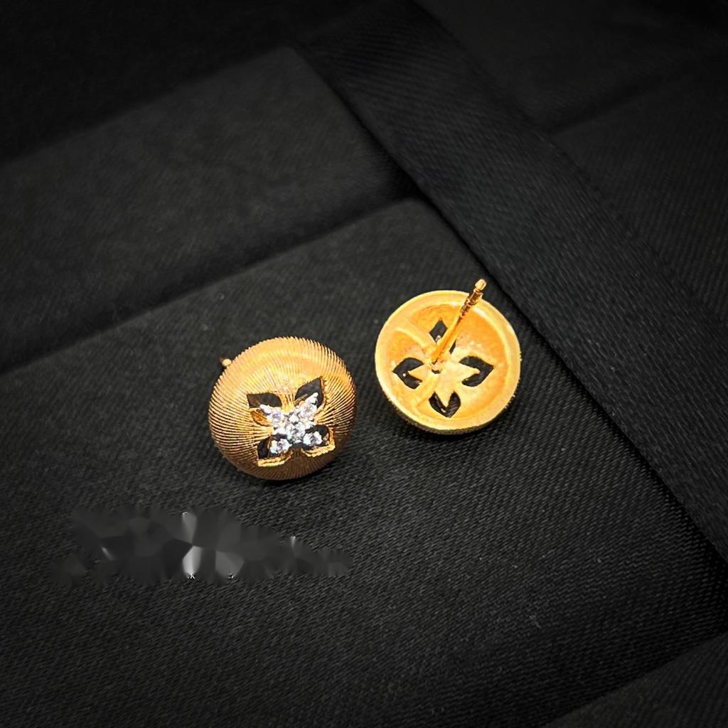 BELLA BOX Retro Court Style Wire Drawing Process Inlay Drill Four-leaf Clover Lace Gold-plated Earrings Suitable For Women's Daily Fashion Jewelry