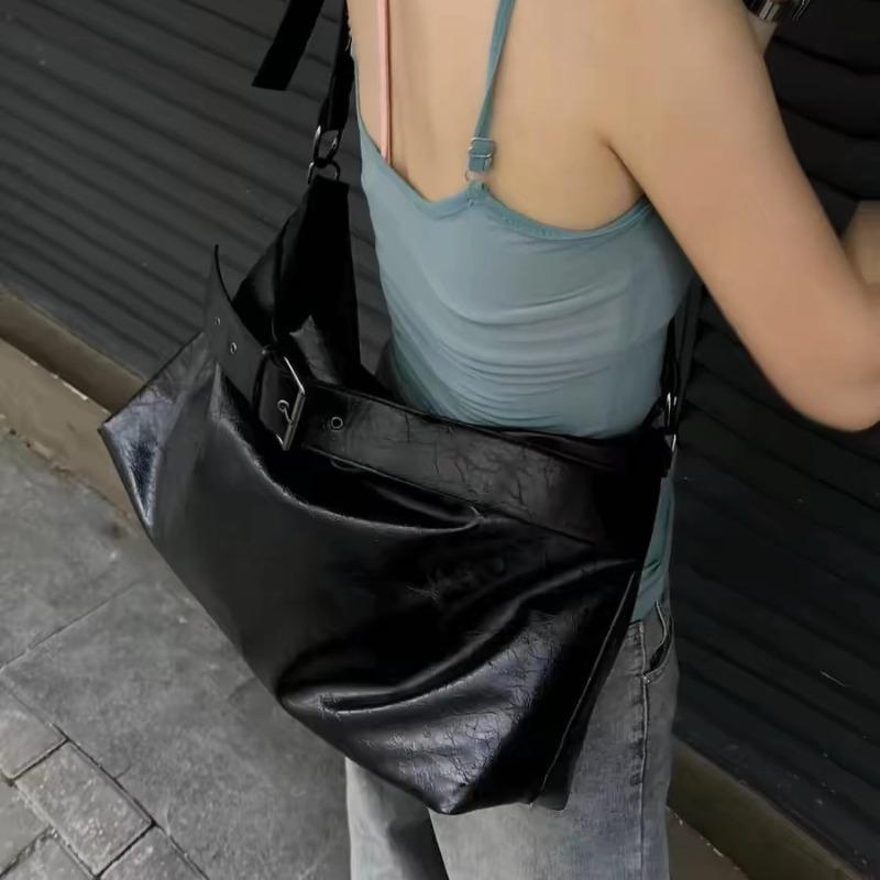 Autumn and winter large-capacity soft pitot bag lazy wind shoulder messenger bag retro new Spice Girl locomotive bag