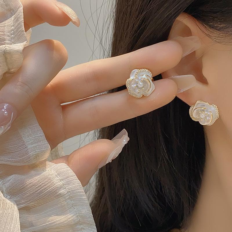 French Metal Geimetric Flower Earrings for Women Fashion Oil Dripping Colorful Flower Stud Earrings Party Wedding Jewelry Gifts