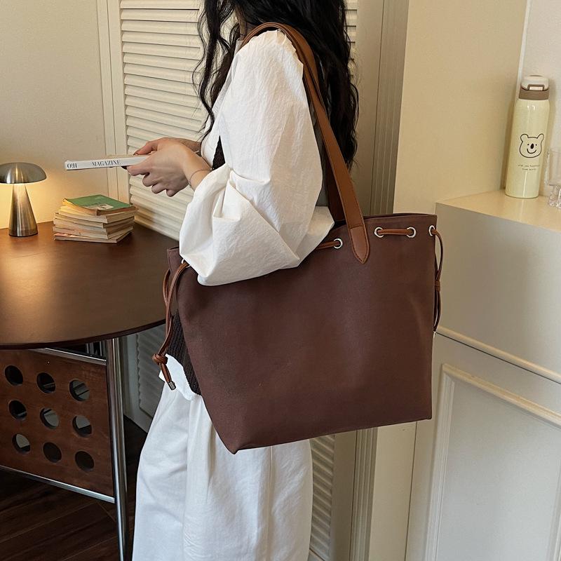Trendy Women's Large Casual Tote - 2026 Edition, Single Shoulder Underarm Bag with Ample Storage