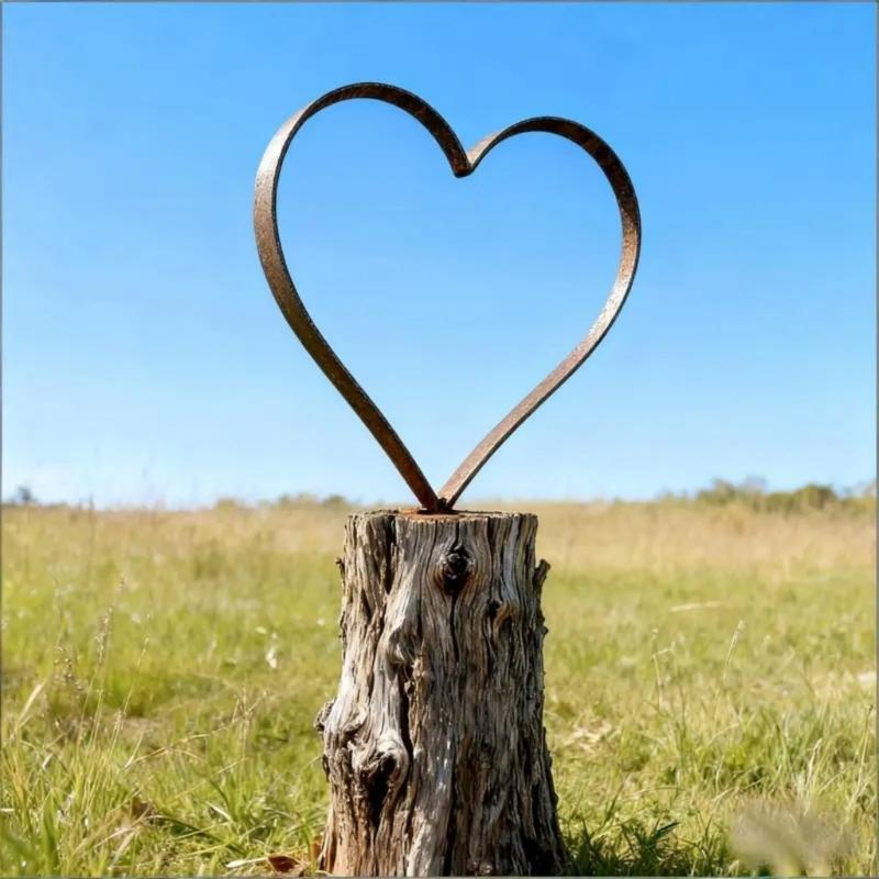 Iron Heart Shape Stake for Outside Decorative Garden Stake Decoration Plant Stake Iron Art Outside Yard Art Outdoor