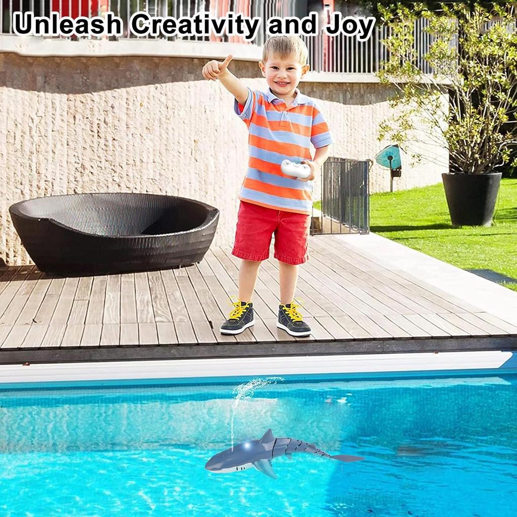 Ferngesteuertes Hai-Spielzeug, Pool-Spielzeug für Kinder und Erwachsene, hochsimuliertes Hai-Ferngesteuertes Boot mit Licht- und Wassersprühfunktionen