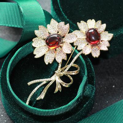 Spilla a Girasole Rossa e Verde Esagerata con Micro-Intarsi in Zircone Brooch Atmosferico Anti-Luce