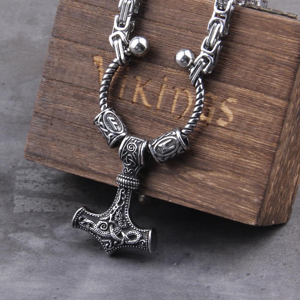 Chaîne king en acier inoxydable avec perles runiques et marteau de Thor mjolnir collier viking avec boîte en bois comme cadeau pour petit ami