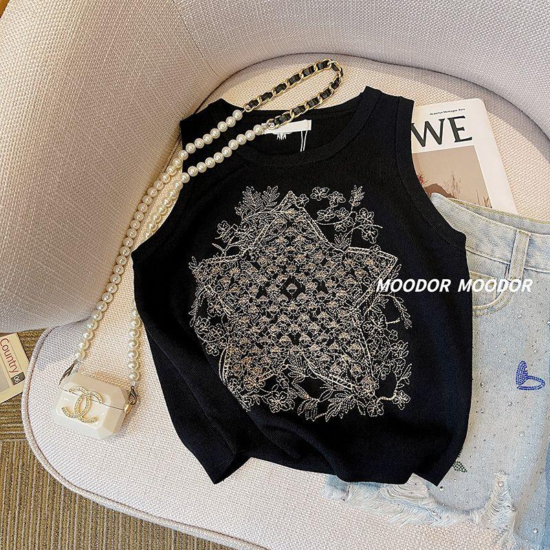 French Retro White Sleeveless Knitted Vest for Women In Summer Embroidery Outside with High-end and Pure Erotic Top