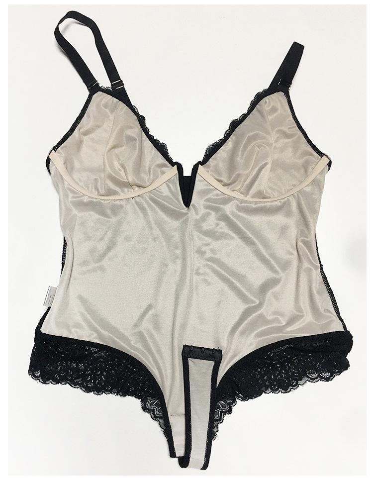 Hochwertige Damen Shapewear in Übergröße: Sexy Bodyforming-Bodysuit mit Bauchkontrolle und Hüftlift.