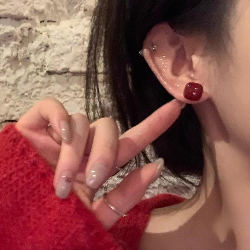 Chinese-Inspired Red Square Pearl Earrings - Elegant and Geometric Design
