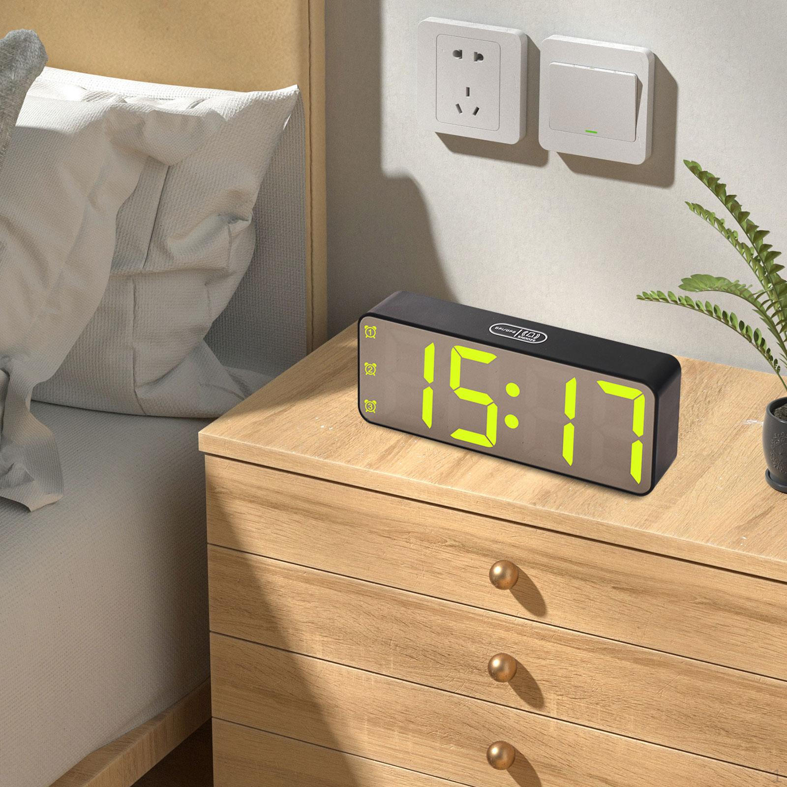 

Светодиодный будильник с голосовой активацией и индикатором даты чёрный