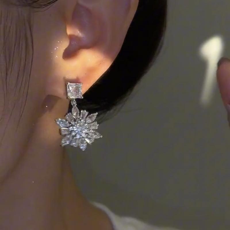 Neue Koreanische Luxus Zirkon Blume Tropfen Ohrringe für Frauen Mode Bolzen Ohrring Schmuck Party Zubehör