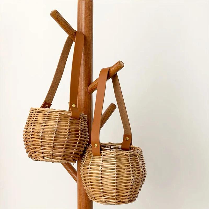 Ručně pletený úložný košík Malý košík na květiny Dekorativní ratanový pletený Mini ruční dívčí košík Na svatbu Domácí dekorace