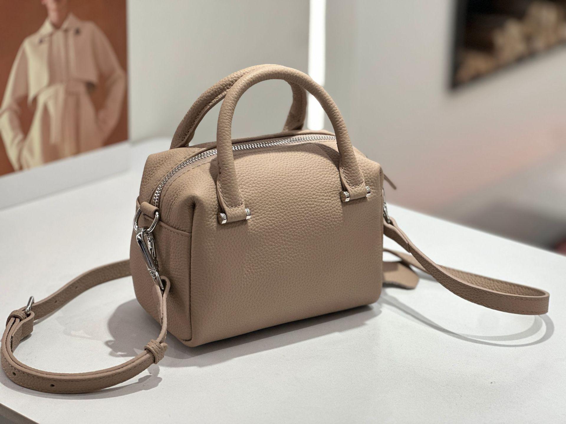 

2025 Genuine Leather Women s Mini Square Crossbody Handbag Length 18cm, Bottom Width 11cm, Height 12cm