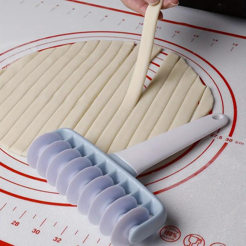 1PCS Fancy Pattern Pizza Rolling Cutter Baking Tools Puff Pastry Net Knife Pattern Rolling Cutter Creative Noodle Rolling Cutter