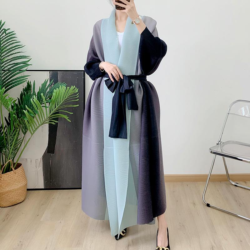 

Gradient Color Women s Long Robe: Middle Eastern Style Trench Coat with Tie-Waist, Pleated, Loose, Floor-Length Cardigan. One Size сірий колір