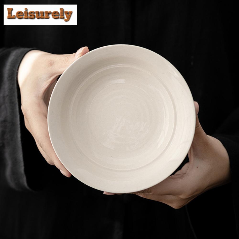 Tráva, dřevo, šedá glazovaná nádoba, držák na ložisko, ručně malovaný kaligrafický stůl na suchý čaj, tácek na ovoce, čajové předměty, příslušenství