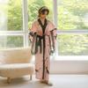 Robe de chambre en satin Chat Paresseux avec Bordure en Dentelle: Ample, Confortable, Doux pour la peau - Matin ou Vêtement d'intérieur