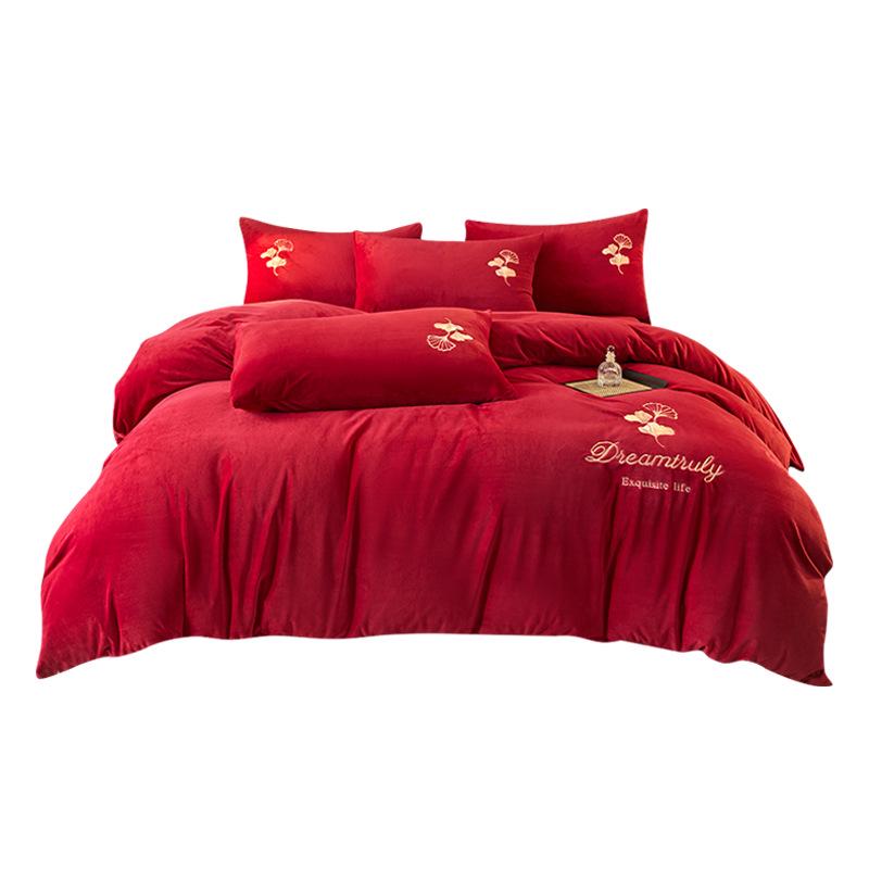 Plush Coral Fleece Winter Bedding Set: Thickened Velvet Duvet Cover, Flannel Bed Sheet, and Pillowcases