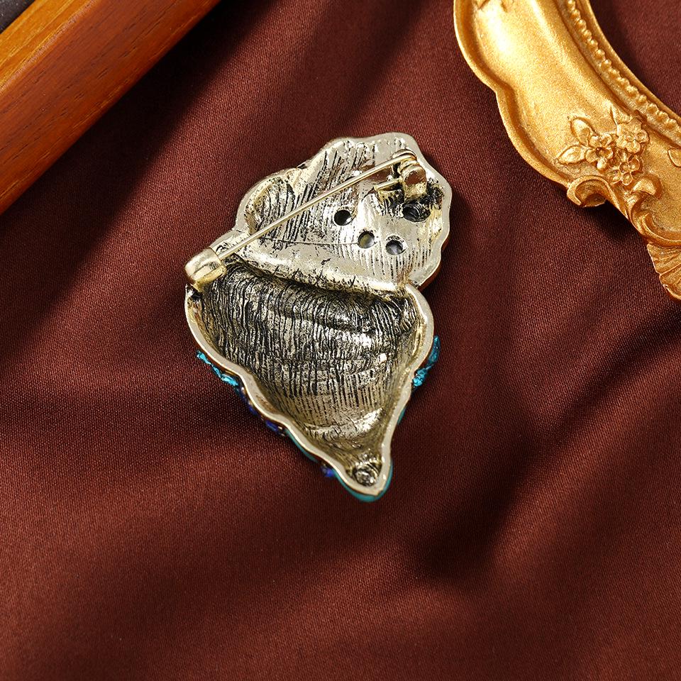 Vintage High-End Chinese Conch Brooch with Drip Oil and Inlaid Diamonds - Elegant Coat Accessory