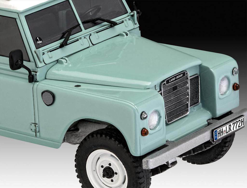 German Revell Land Rover Series III Plastic Model 07047 1/24