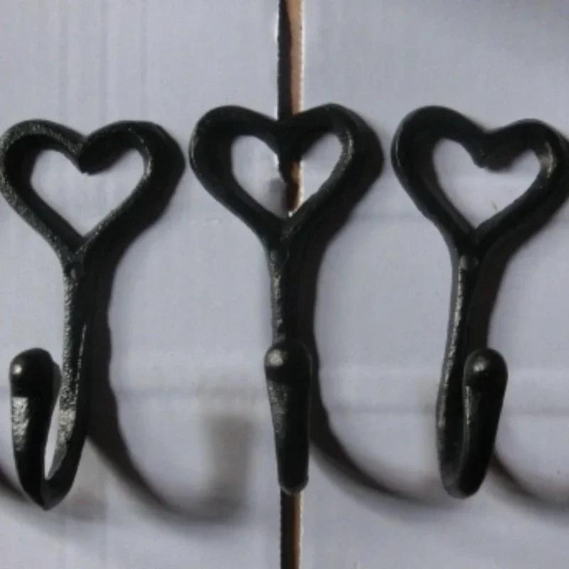 Ganci da parete vintage in ghisa a forma di cuore - Rustici, decorativi, resistenti, ideali per organizzare casa e pareti.
