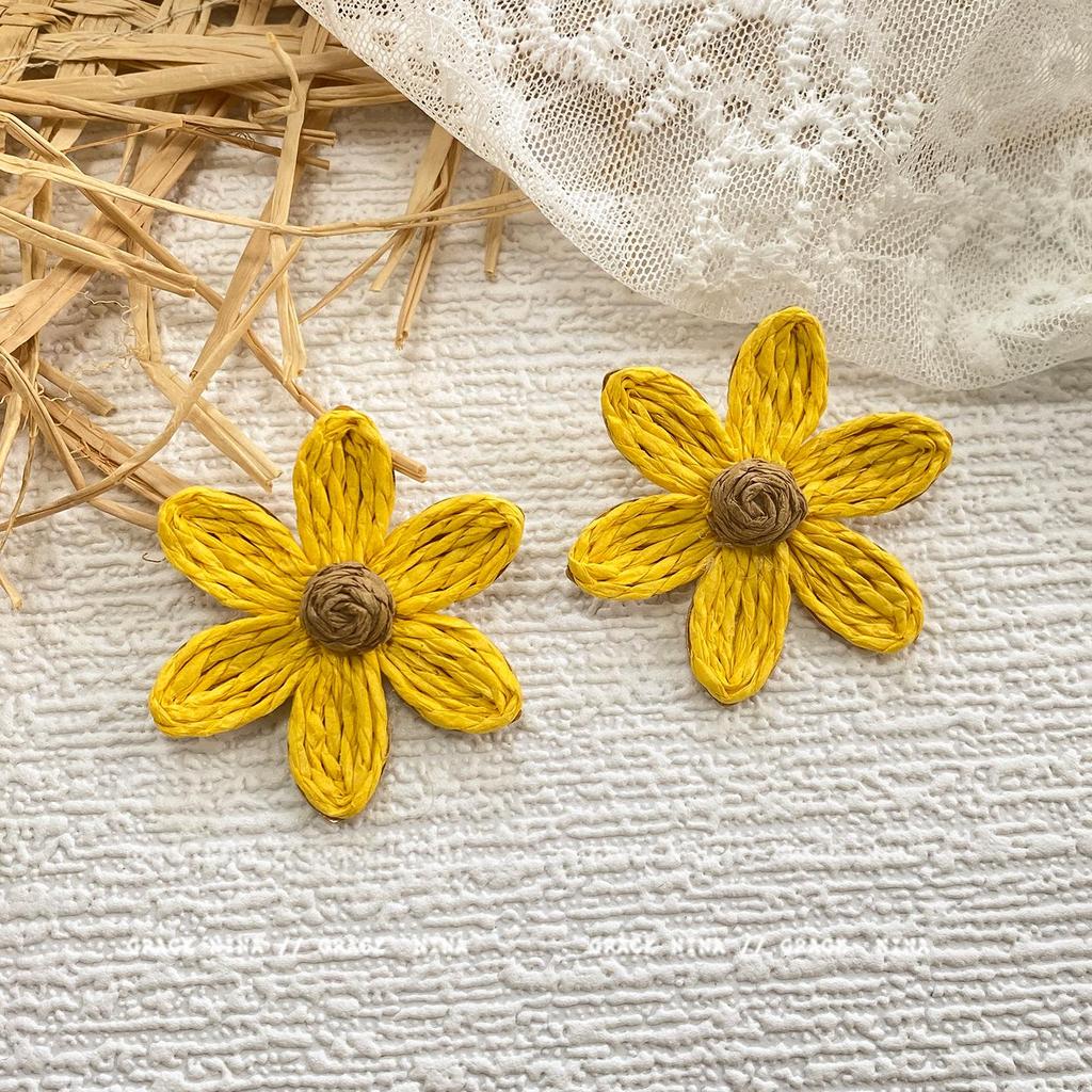 Seaside Chic: Resort-Style Woven Flower Stud Earrings – Perfect Island Accessories for Summer!