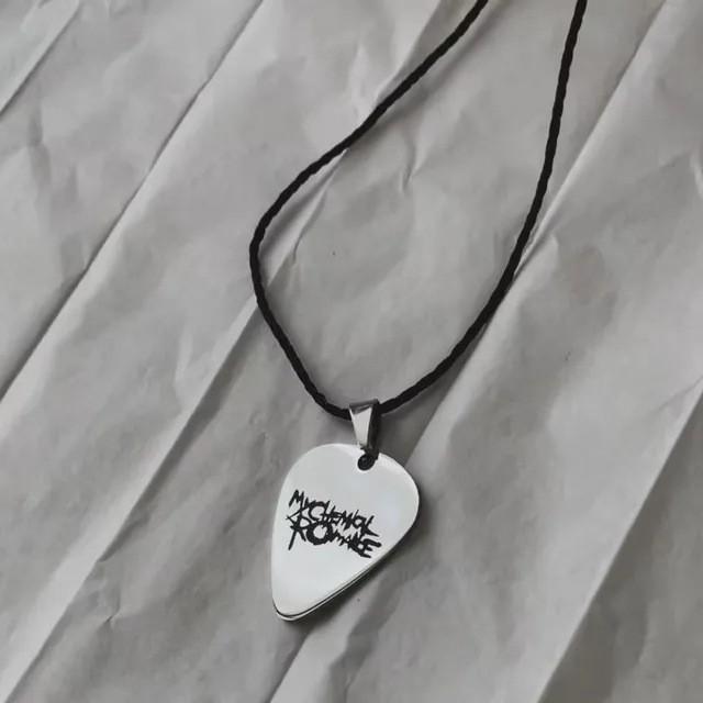 

Rock Band My Chemical Romance Necklaces Cosplay MCR Stainless Steel Guitar Pick Pendant Necklace Cos Accessories Christmas Gifts