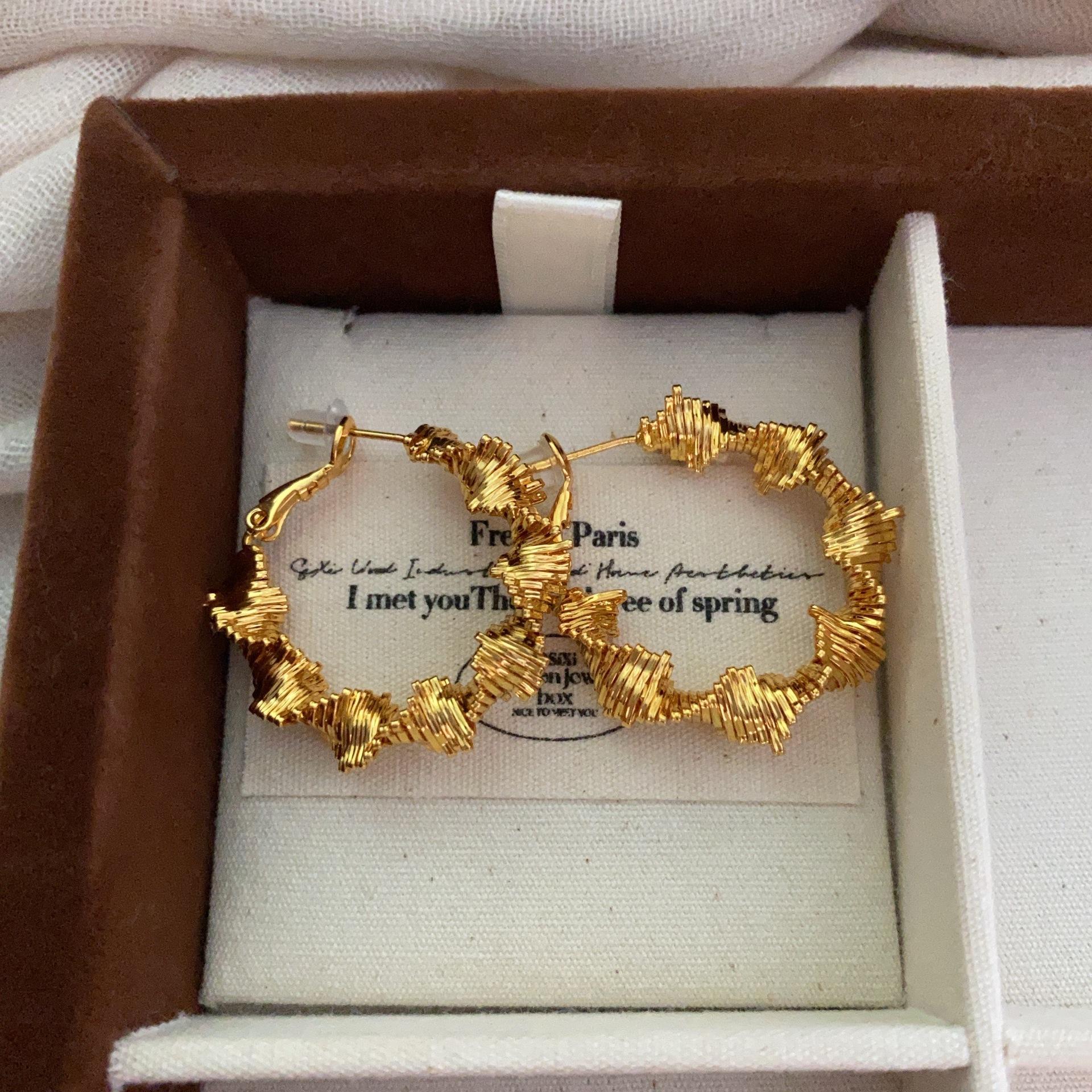 Металлические серьги-завитки, серьги-пряжки, трендовый персонализированный дизайн, утонченный темперамент, холодный ветер, нерегулярные геометрические серьги люкс