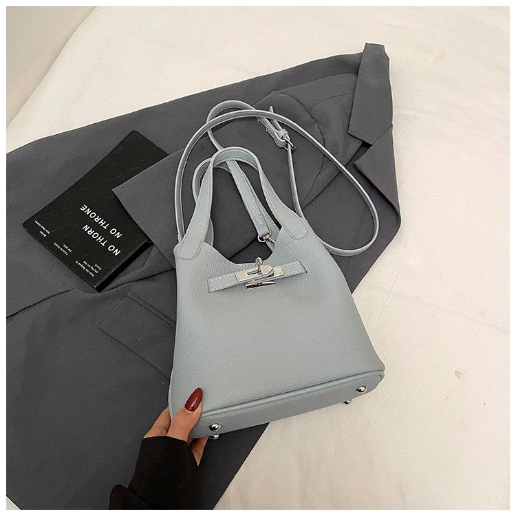 Fashion Small Bag Women's 2025 New Summer Versatile Messenger Bag Popular Handbag Bucket Bag