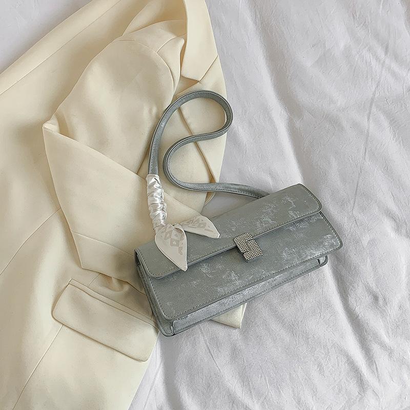 

Retro Silk Scarf Lady Shoulder Underarm Bag Casual Commuting Bag Handbag Minimalist Design Women s Flap Bag ARI 28x7x12cm серебряный