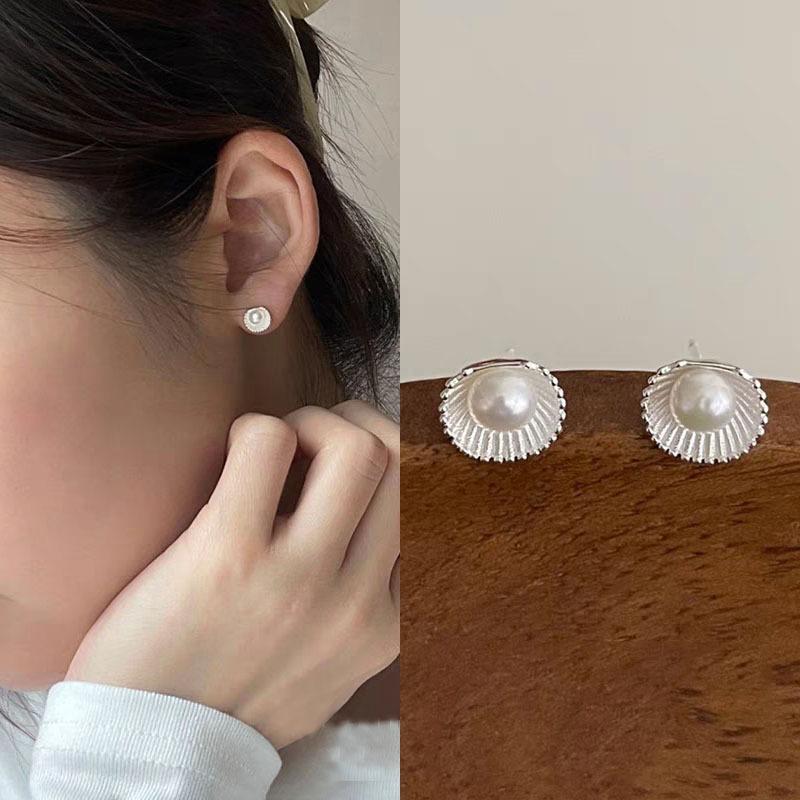 Orecchini a lobo farfalla in argento sterling S925 da donna design di nicchia ins senso del design orecchini senza fastidio orecchini per buco dell'orecchio semplici