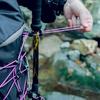 Venkovní horolezecký turistický batoh Elastická přezka pro upevnění lana Kempingové vybavení Háček pro připevnění trekingové hole Bungee šňůra