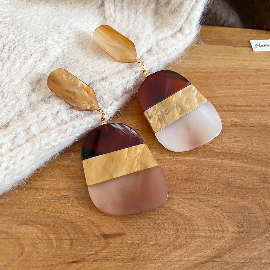 Silberne, ovale Ohrhänger im Ethno-Stil aus Acetat – Hochwertiger Modeschmuck
