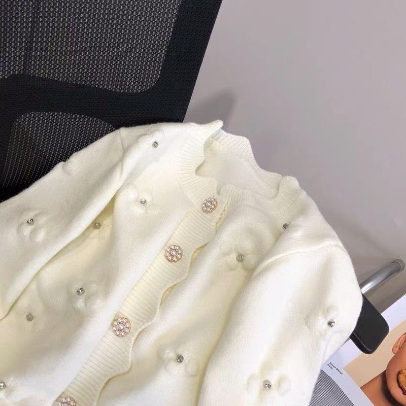 Korean Autumn and Winter New Beaded Fashionable Knitted Cardigan Women's Design Sense Three-dimensional Small Flower Sweater Women's Coat