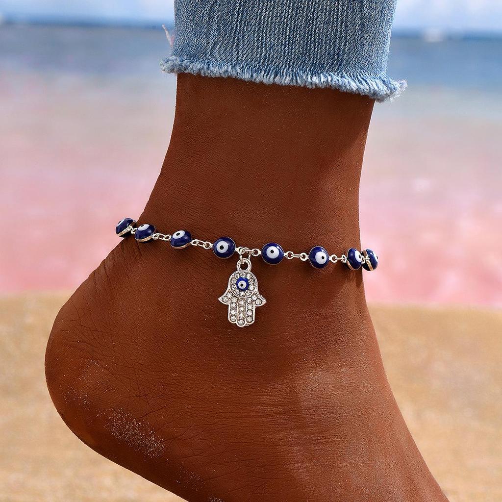 Blízkovýchodní retro náramek na kotník se zlým okem s barevnými smaltovanými květy a přívěskem ve tvaru dlaně