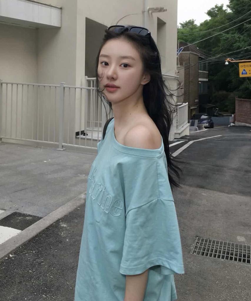 Seuteulaipeumagalin Margarine One-Shoulder Applique Logo Short Sleeve Mint
