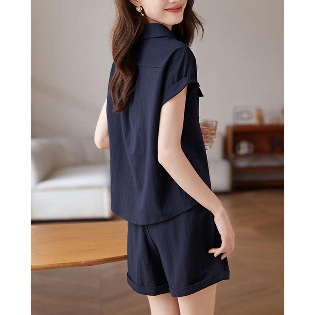 Slimming Two-Piece Summer Set for Petite Women – 2026 Collection: Stylish Shirt and Shorts.