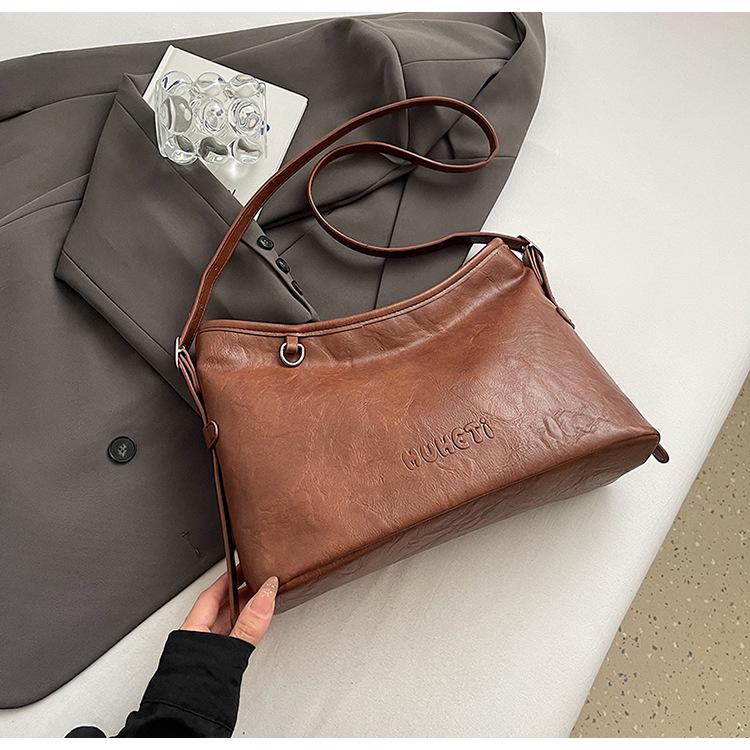 

Сумка-ведро вместительной в стиле ретро для женщин 2024 года, новая простая сумка для поездок на работу под мышкой, повседневная модная сумка через плечо 32*11*24 коричневый