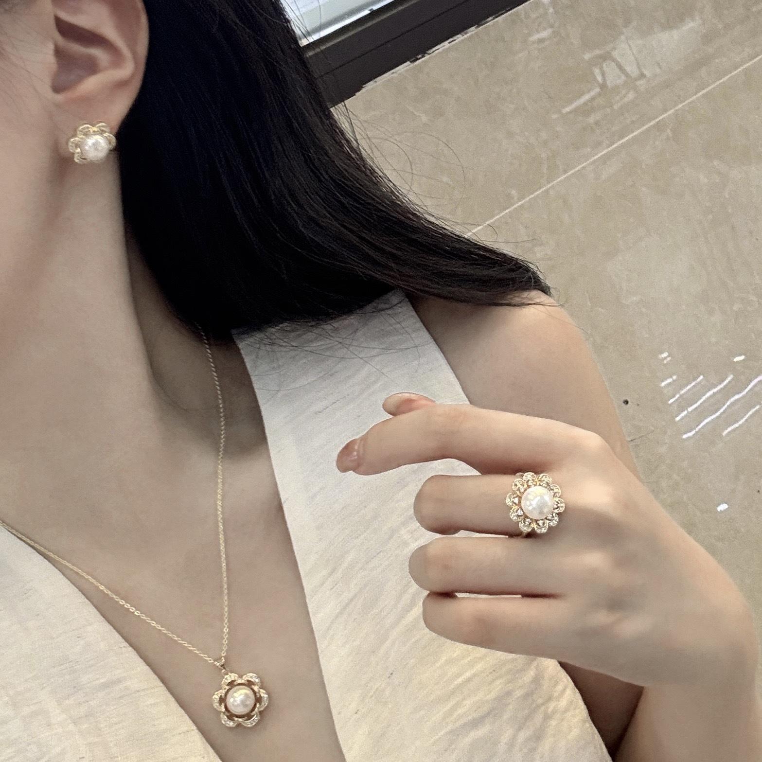 Camellia Three-Piece Set: Elegant 8-10mm High Luster Freshwater Pearl Jewelry Gift for Women 8-10mm high luster natural freshwater pearls
